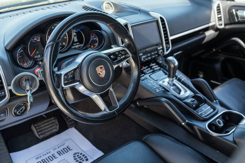 2017 Porsche Cayenne Platinum Edition