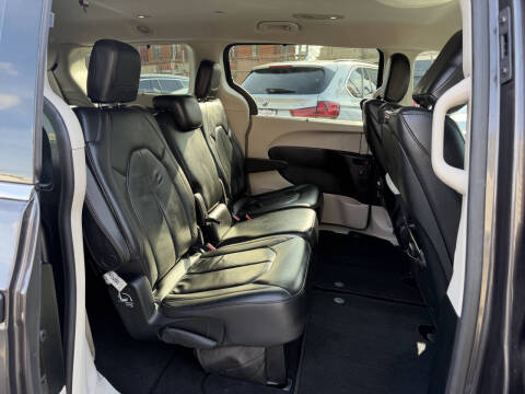 2017 Chrysler Pacifica Touring-L Plus