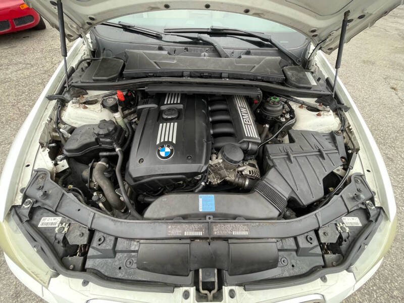 2010 BMW 3 Series 328i photo 16