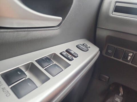 2014 Toyota Prius v Five