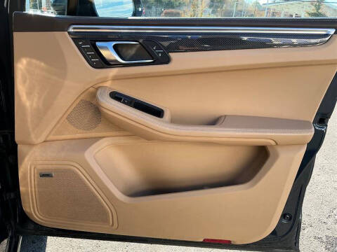 2016 Porsche Macan Turbo