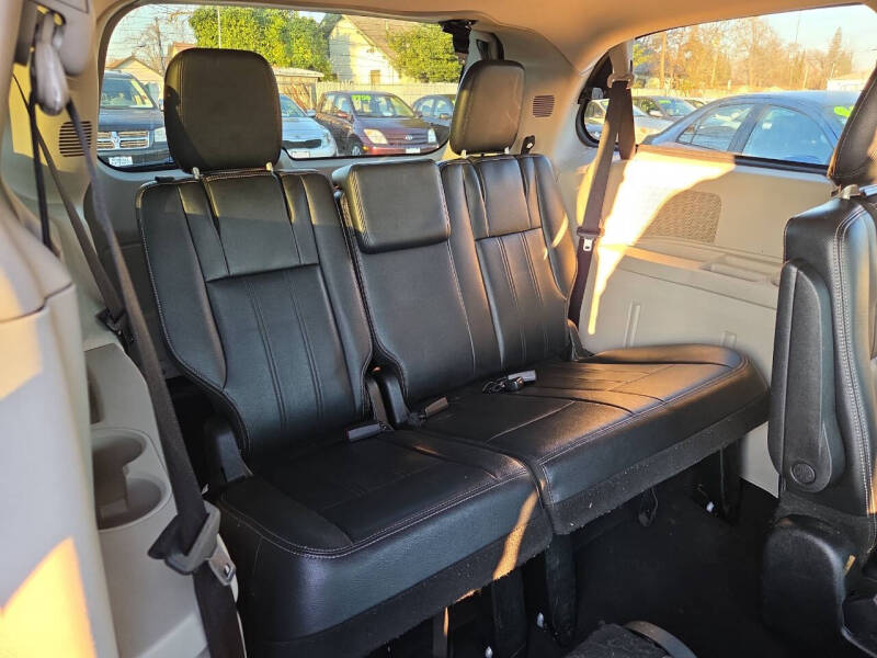 2013 Chrysler Town and Country Touring