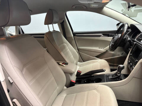 2017 Volkswagen Passat 1.8T R-Line