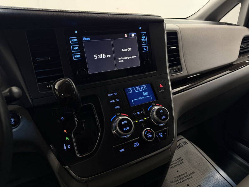 2016 Toyota Sienna XLE Premium 8-Passenger