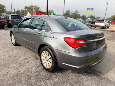 2013 Chrysler 200 LX
