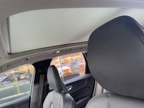 2025 Volvo XC60 B5 Plus Dark Theme