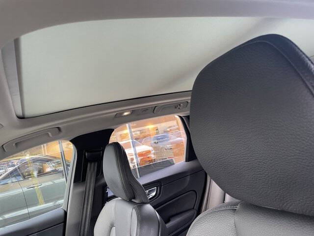 2025 Volvo XC60 B5 Plus Dark Theme