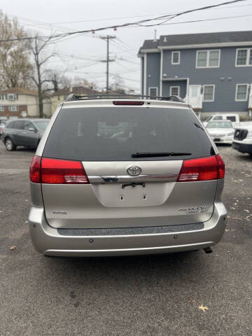 2004 Toyota Sienna XLE Limited 7 Passenger
