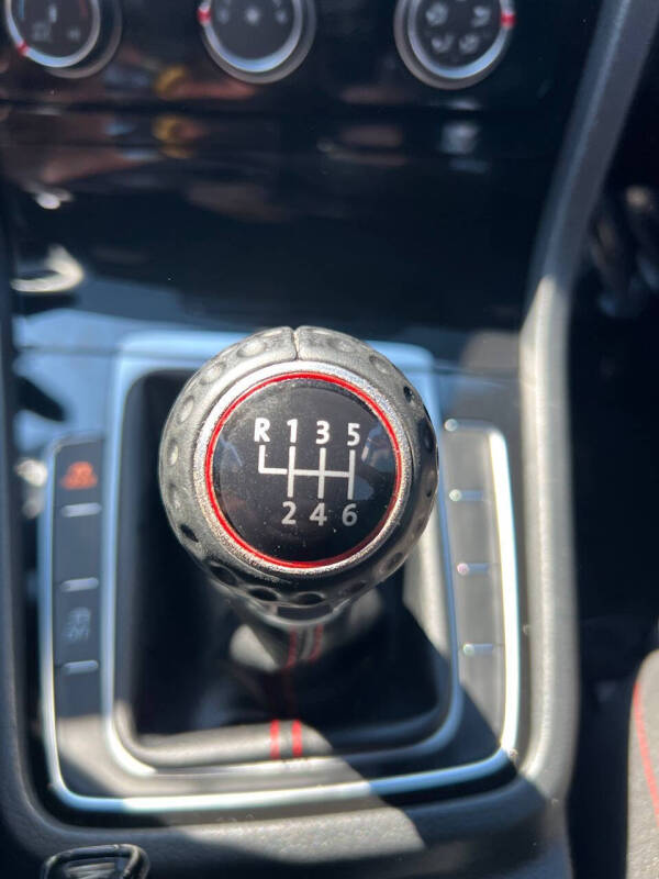 2018 Volkswagen Golf GTI S