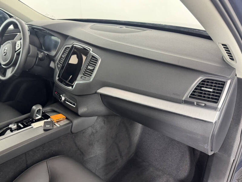 2025 Volvo XC90 B5 Core Bright Theme