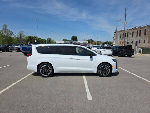 2027 Chrysler Pacifica Limited
