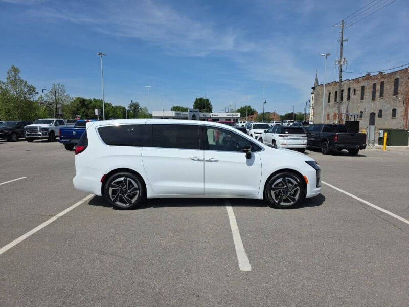 2027 Chrysler Pacifica Limited