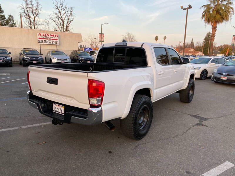 2017 Toyota Tacoma SR5 photo 3