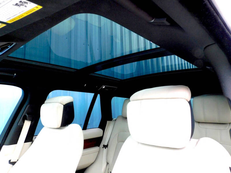 2021 Land Rover Range Rover P525 HSE Westminster Edition