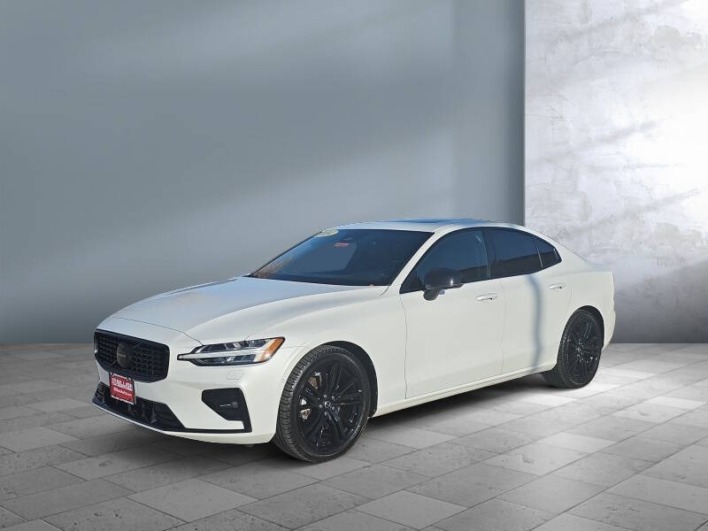 2024 Volvo S60 B5 Plus Black Edition