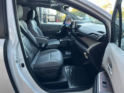 2024 Toyota Sienna XLE 8-Passenger