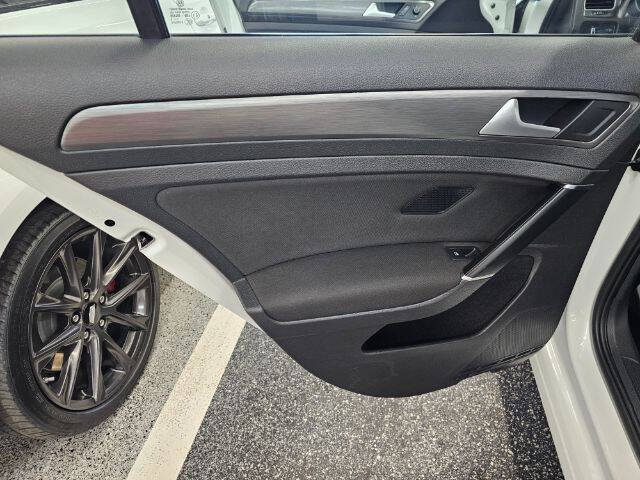 2019 Volkswagen Golf SE