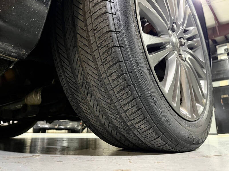 2014 Chrysler 300 C John Varvatos Limited Edition