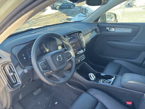 2025 Volvo XC40 B5 Plus Bright Theme