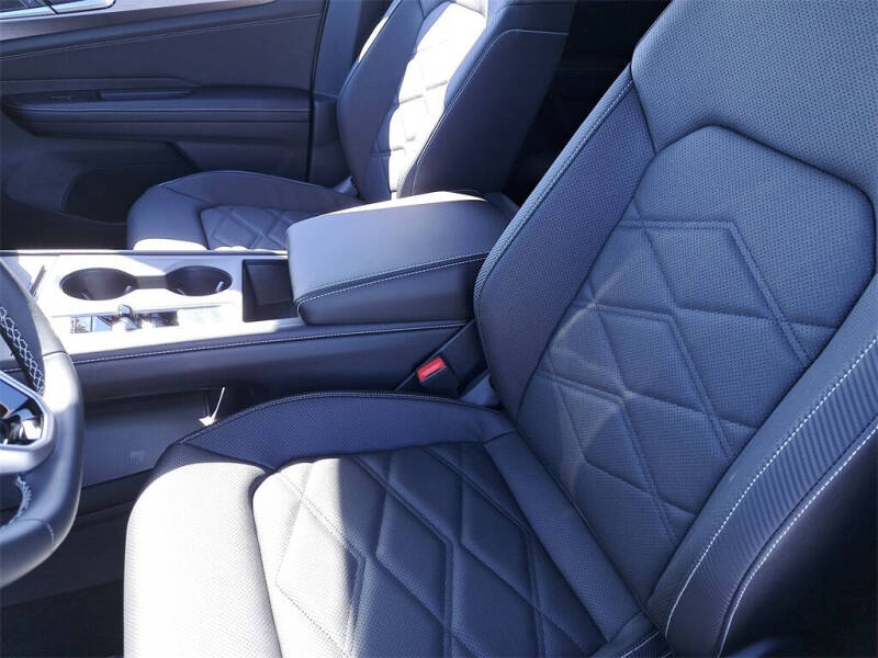 2026 Volkswagen Atlas Cross Sport SE