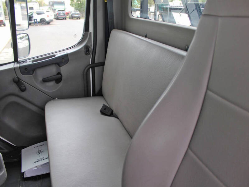 2023 Freightliner M2 106