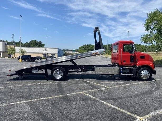 2024 Mack MD6