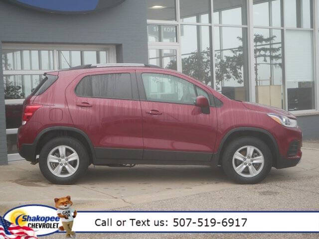 Used 2022 Chevrolet Trax LT with VIN KL7CJPSM0NB568695 for sale in Shakopee, Minnesota