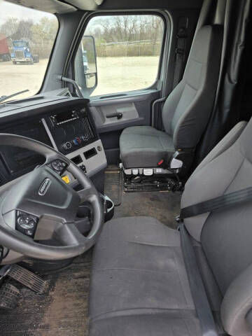 2022 Freightliner Cascadia