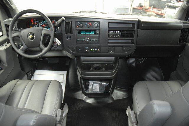 2025 Chevrolet Express 3500