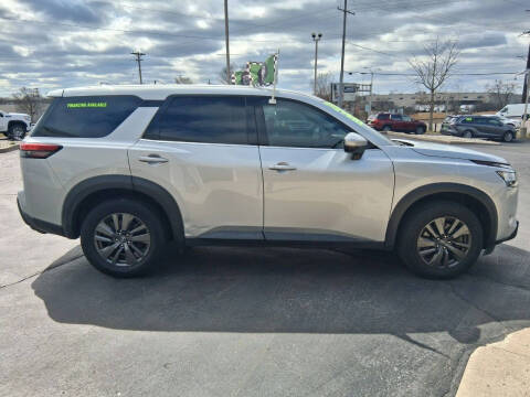 2022 Nissan Pathfinder S
