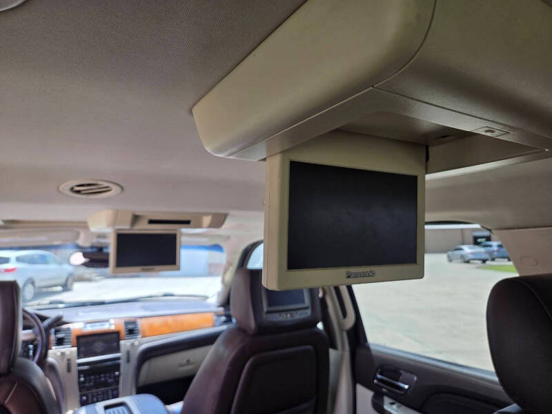 2011 Cadillac Escalade ESV Platinum Edition