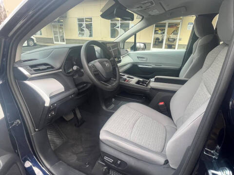 2026 Toyota Sienna LE 8-Passenger