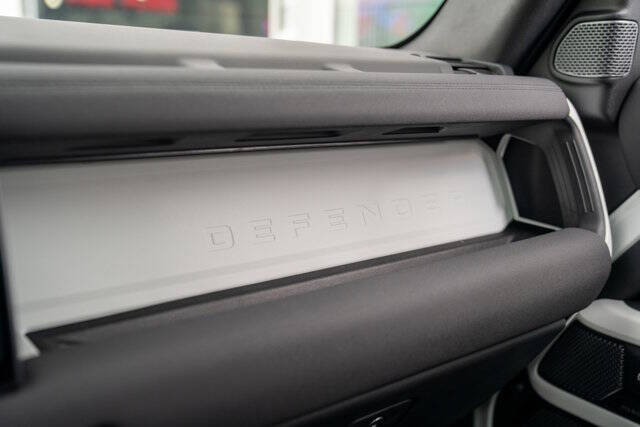 2022 Land Rover Defender 30