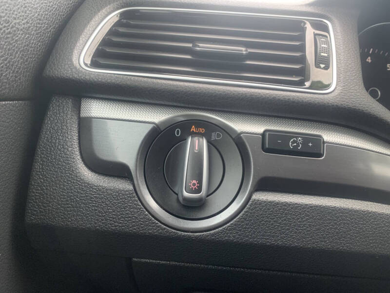 2017 Volkswagen Passat 1.8T R-Line