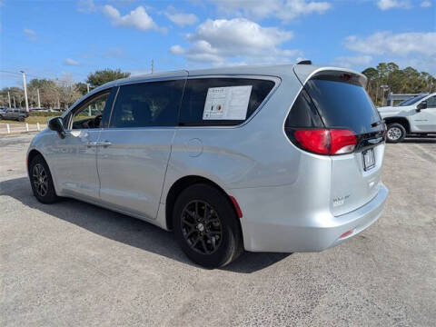 2022 Chrysler Voyager LX