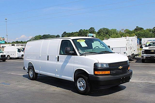 2025 Chevrolet Express 3500