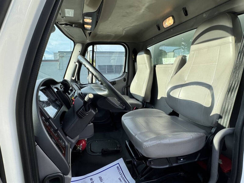 2022 Freightliner M2 106