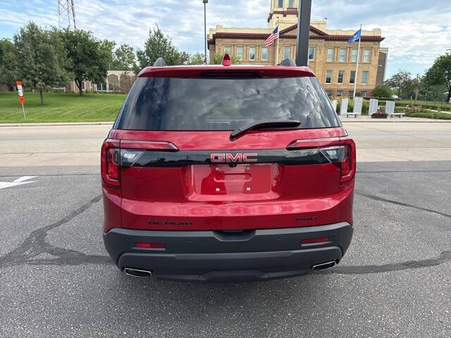 2023 GMC Acadia SLT