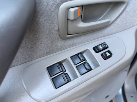 2005 Toyota Sequoia SR5