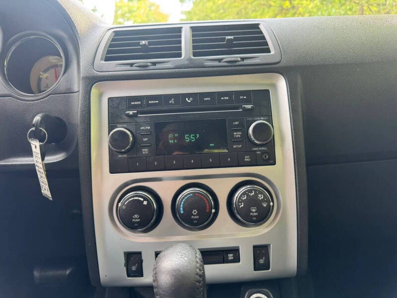 2009 Dodge Challenger SE