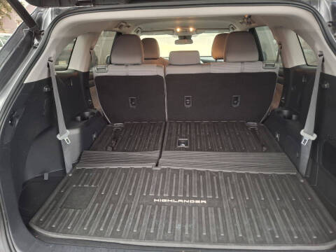 2022 Toyota Highlander LE