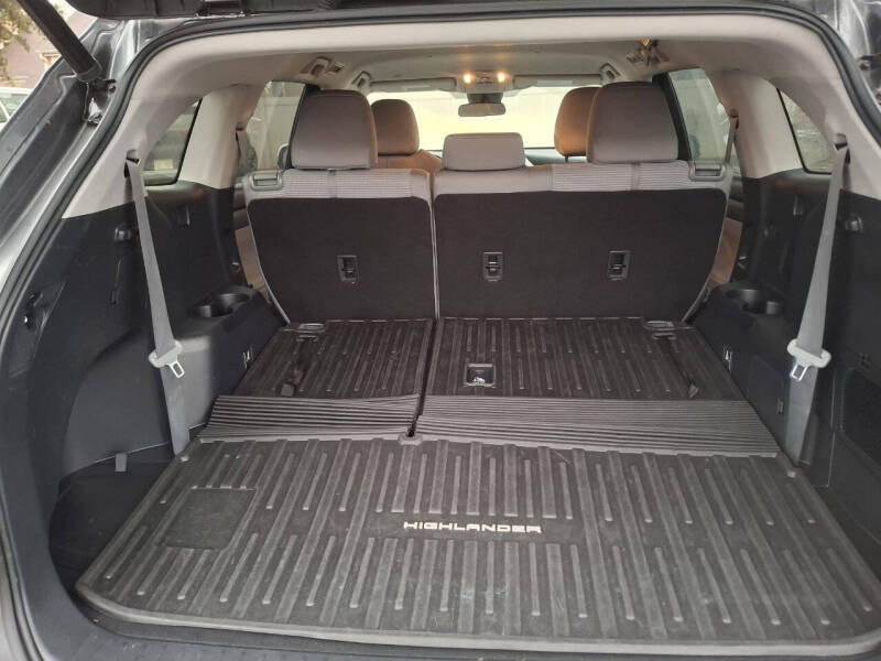 2022 Toyota Highlander LE