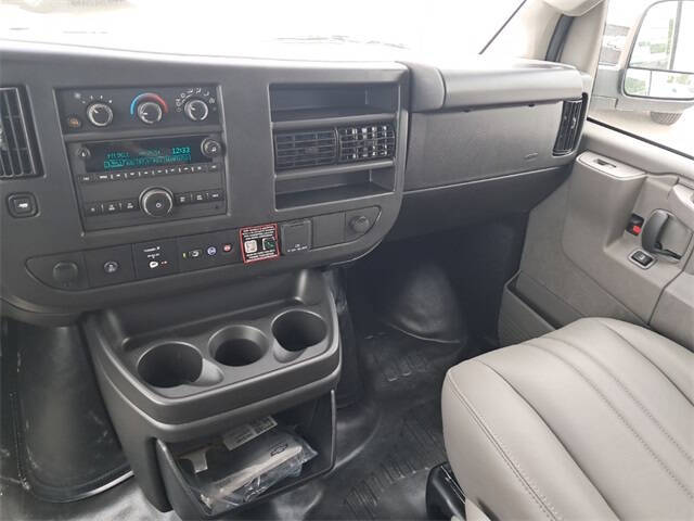 2025 Chevrolet Express 3500