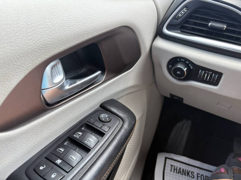 2017 Chrysler Pacifica Touring-L