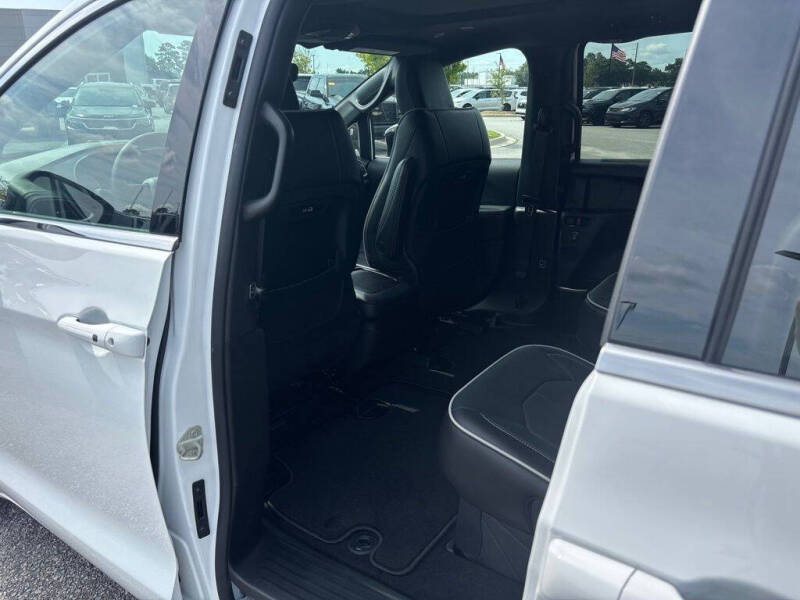 2027 Chrysler Pacifica Limited