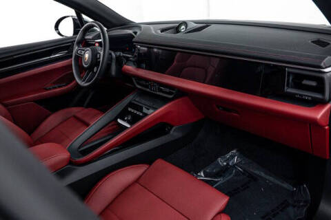 2025 Porsche Macan 4S Electric