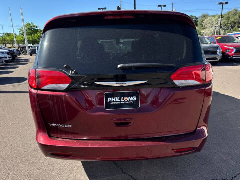 2022 Chrysler Voyager LX