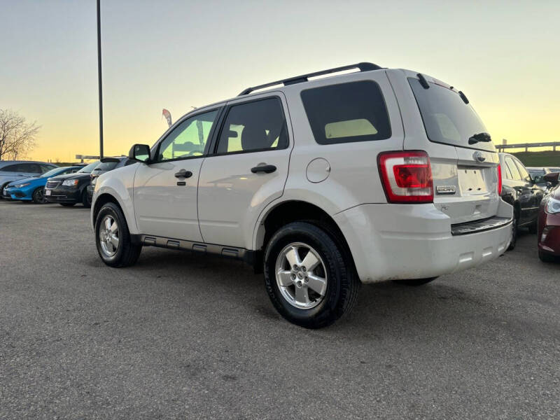 2012 Ford Escape XLT photo 3