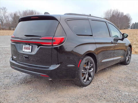 2026 Chrysler Pacifica Select