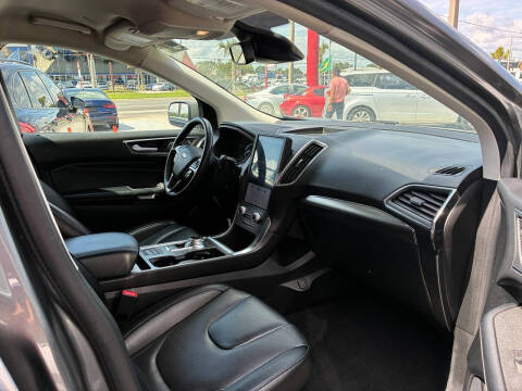 2022 Ford Edge Titanium